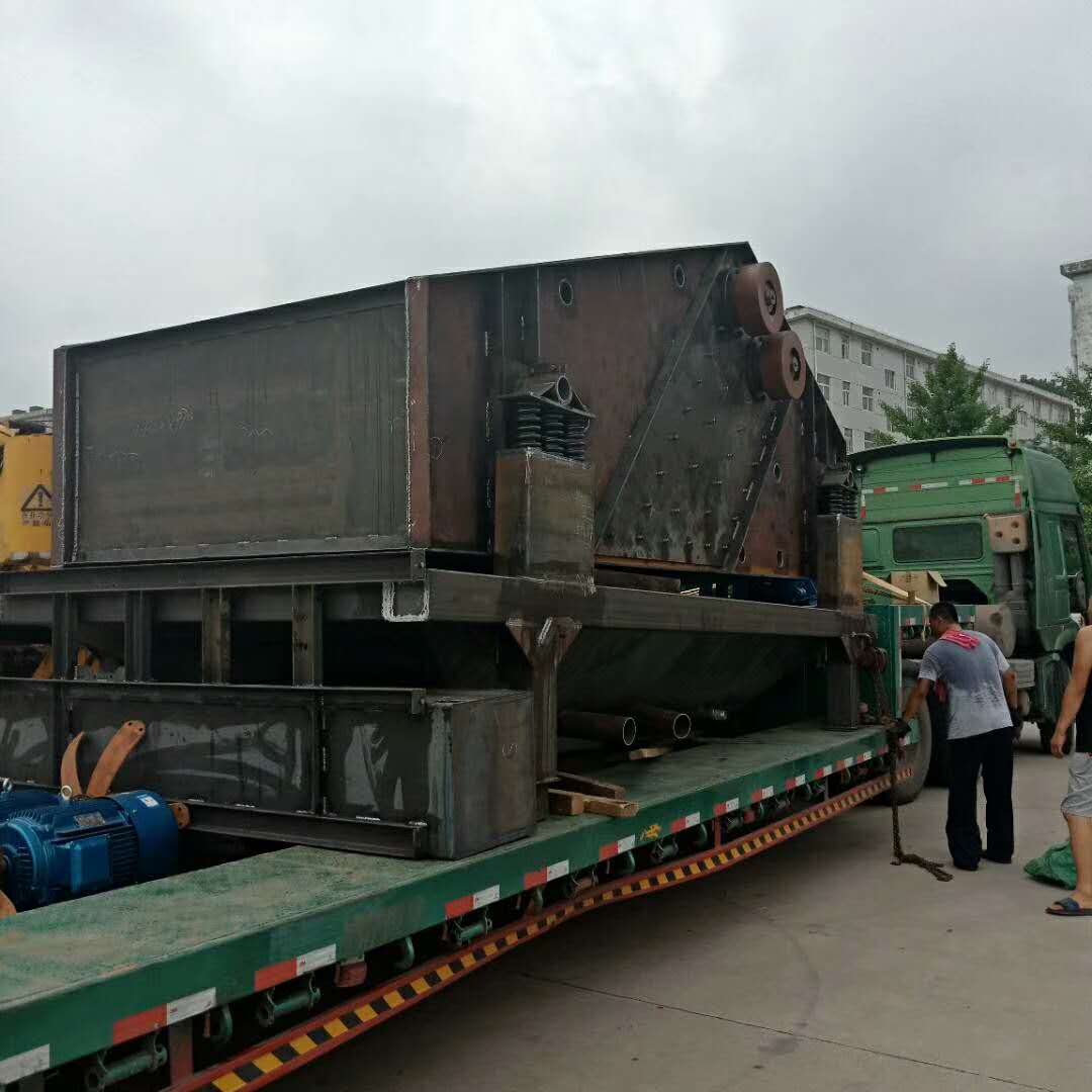 發往山東的雙層脫水篩因為環保原因沒有噴漆