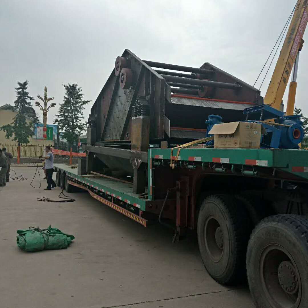 發往山東的雙層脫水篩因為環保原因沒有噴漆