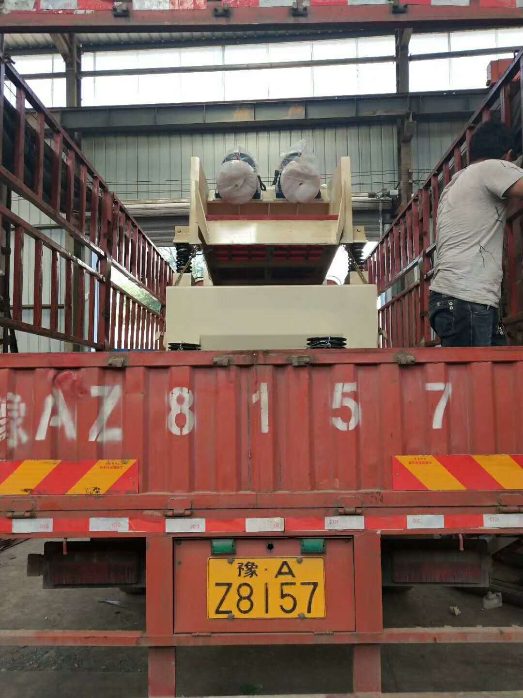 發往湖南婁底漣源的2臺350細砂回收機