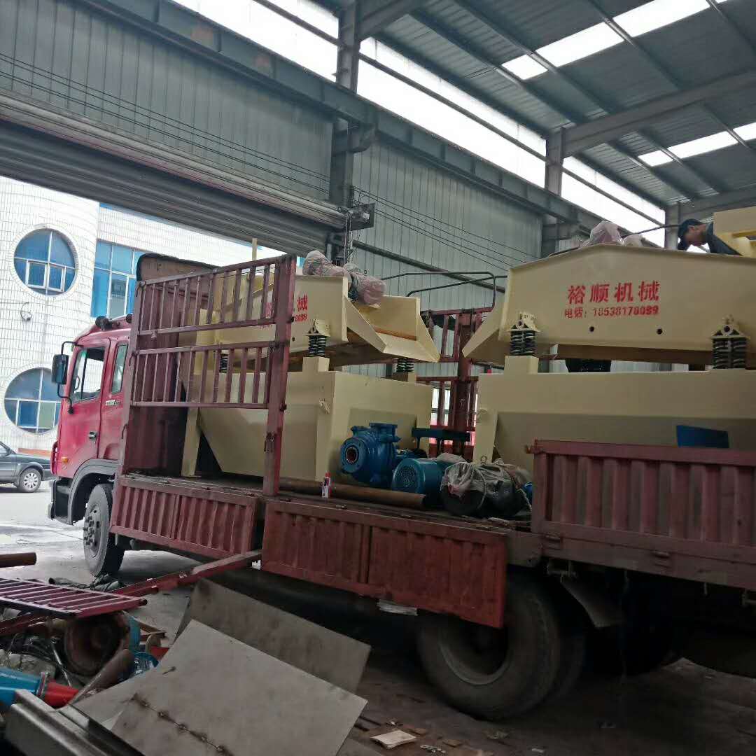 發往 宋河和天門皂的兩臺細沙回收機